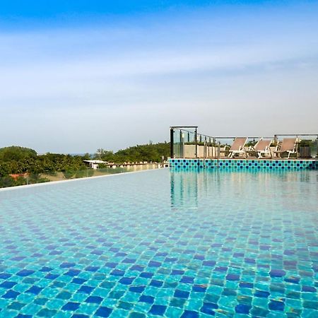 Ozone Condotel By Resava Pantai Kata Luaran gambar
